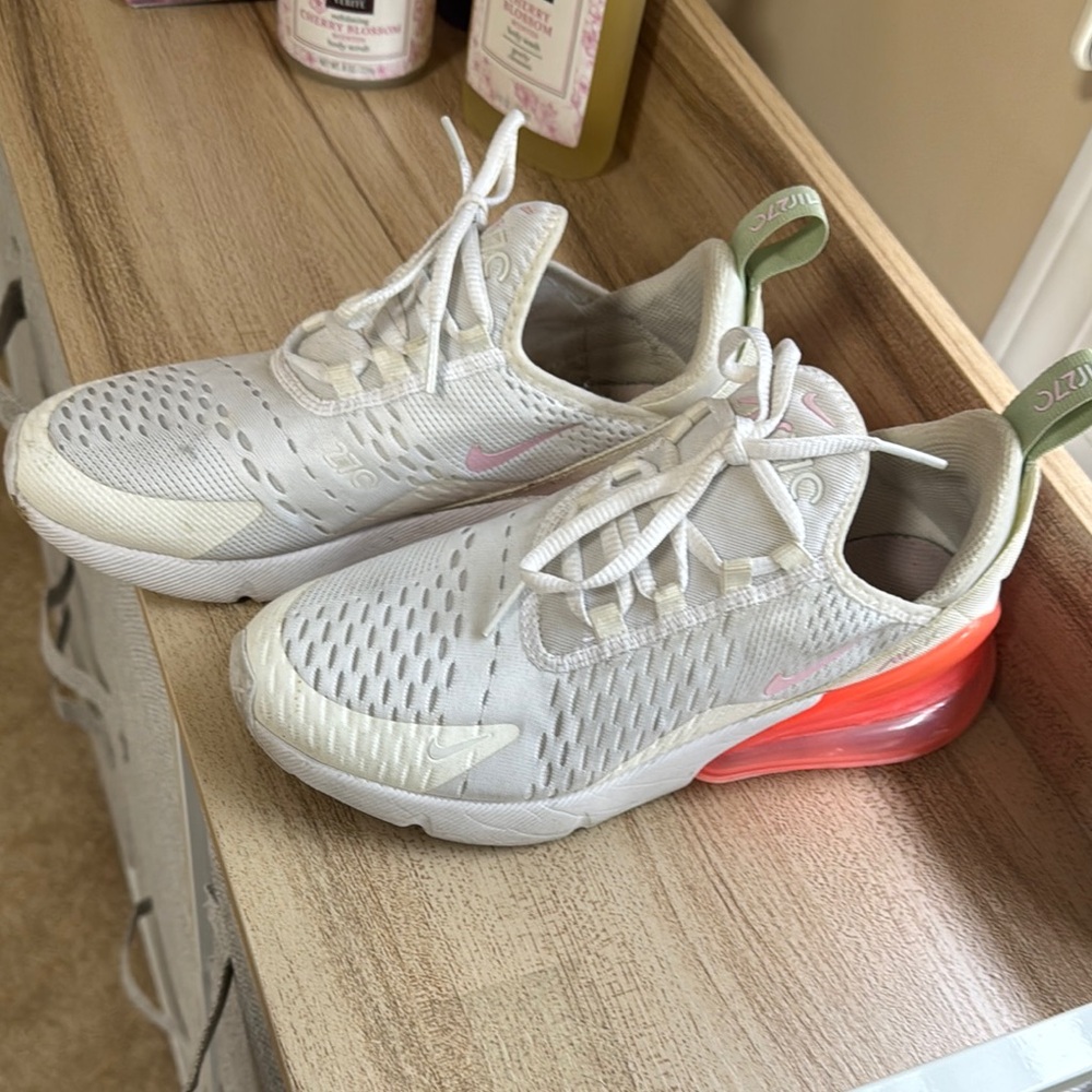 Nike AIR 270 ..Women's Athletic Shoes - White and Pink